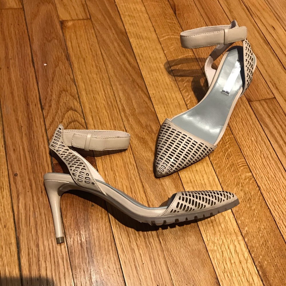 NWOT BcBgMaxAzria MaColl Laser cutouts Slingback Pointy y2k Breathable Pumps 6